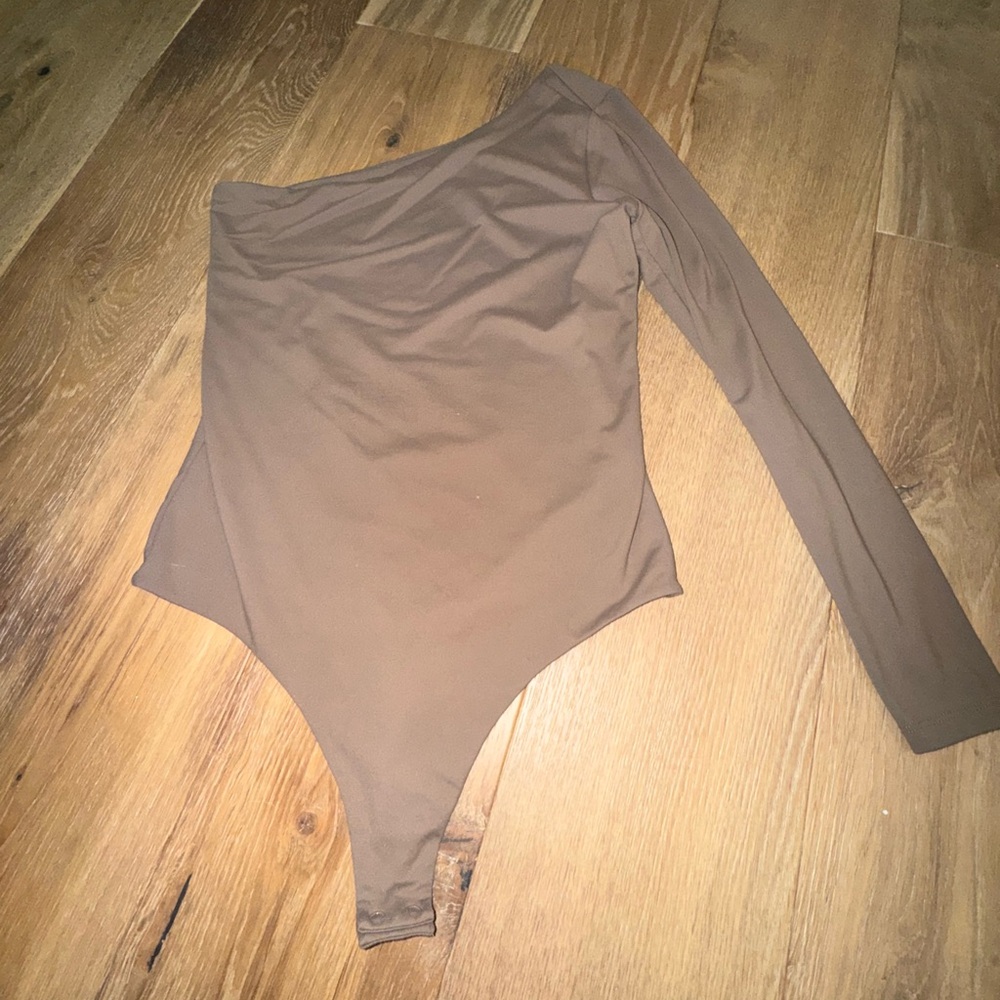 Nuuds One-Shoulder Brown Bodysuit